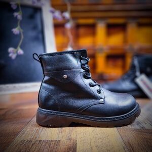 DADAWEN Black Ankle Boots Size 37 (scuffs on sole)